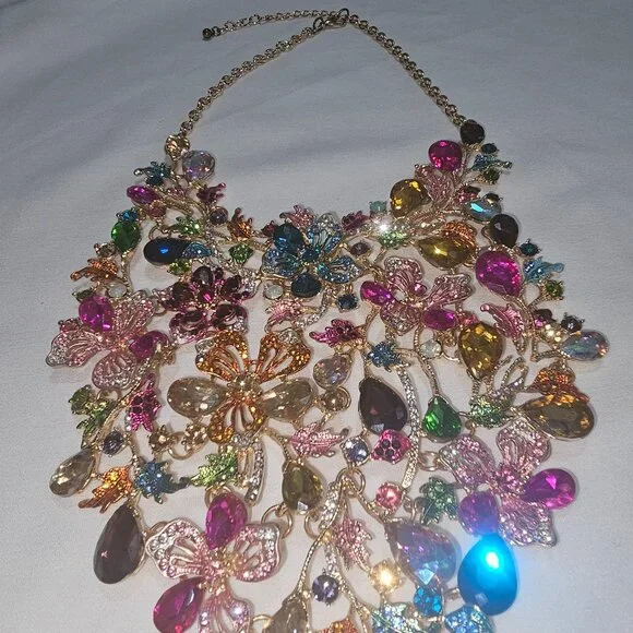 Statement Necklace - Picture 2 of 4